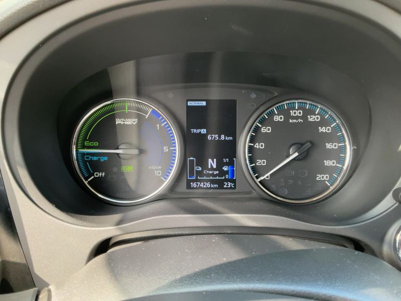 Mitsubishi Outlander 2.4 PHEV 4WD — zdjęcie 13