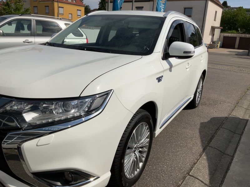 Mitsubishi Outlander 2.4 PHEV 4WD — zdjęcie 2