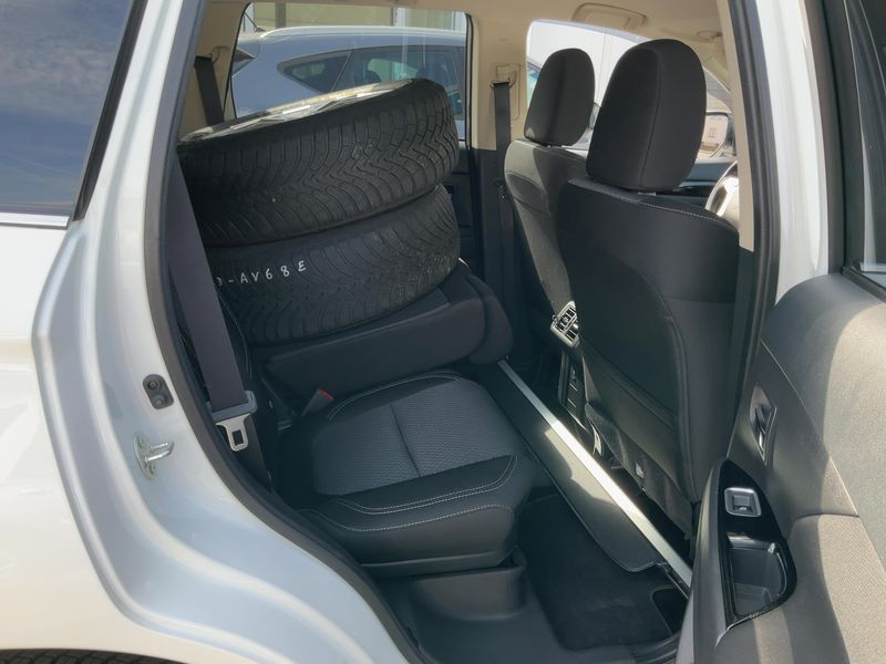 Mitsubishi Outlander 2.4 PHEV 4WD — zdjęcie 14