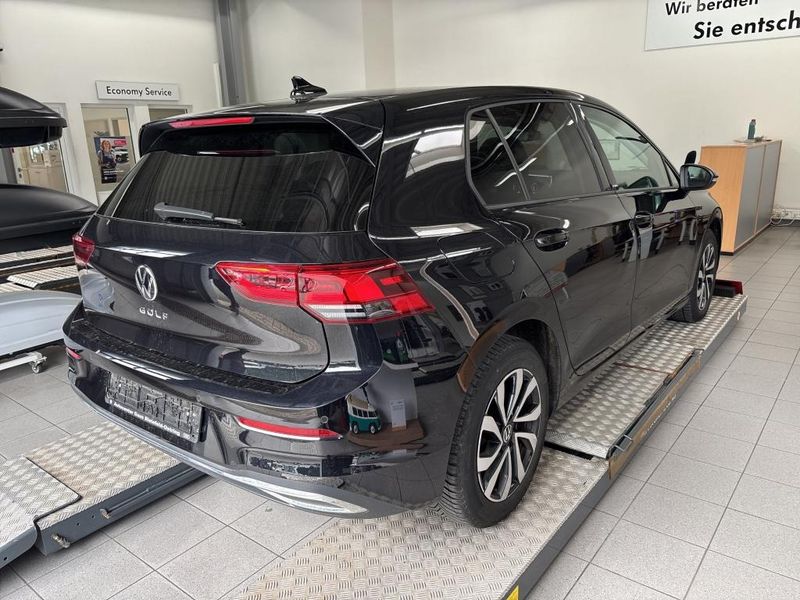 Volkswagen Golf VIII 2.0 TDI Active — zdjęcie 4