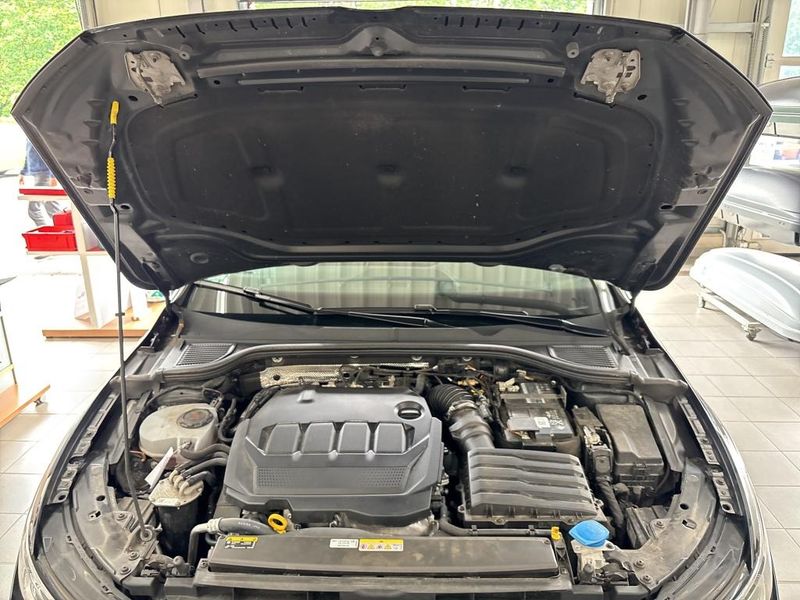 Volkswagen Golf VIII 2.0 TDI Active — zdjęcie 7