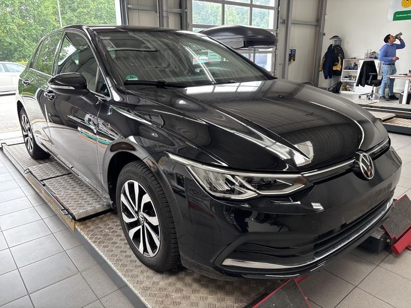 Volkswagen Golf VIII 2.0 TDI Active — zdjęcie 5