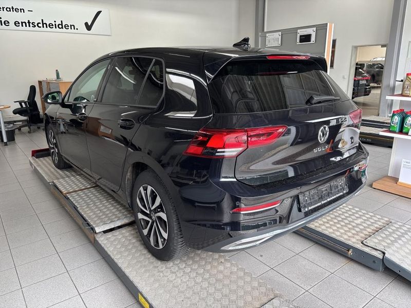 Volkswagen Golf VIII 2.0 TDI Active — zdjęcie 2