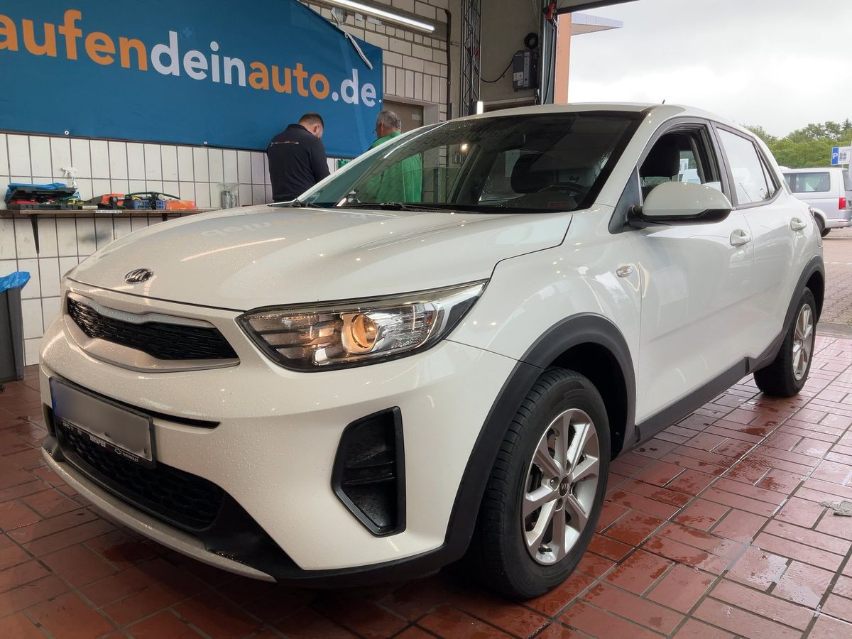 Kia Stonic 2018 — photo 1