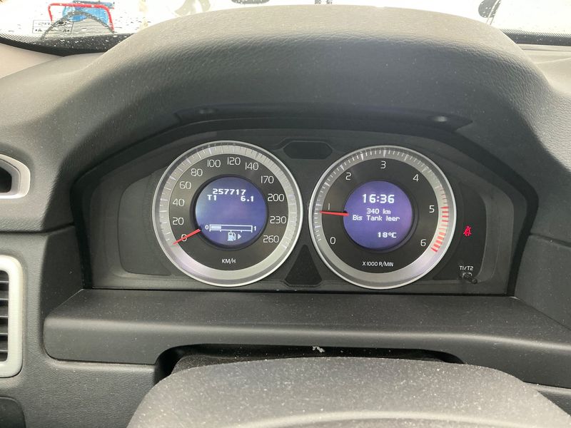 Volvo V70 1.6 D2 Edition PRO — zdjęcie 13