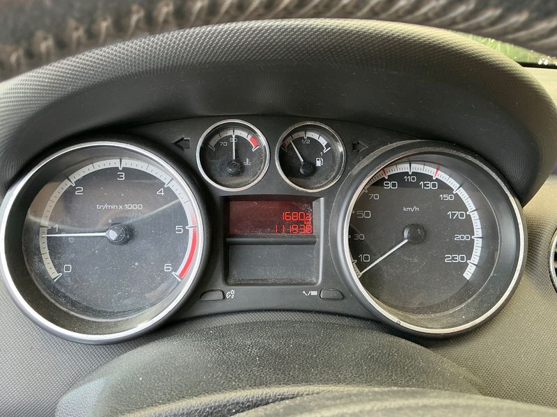 Peugeot 308 1.6 HDi Active 2011 – снимка 18