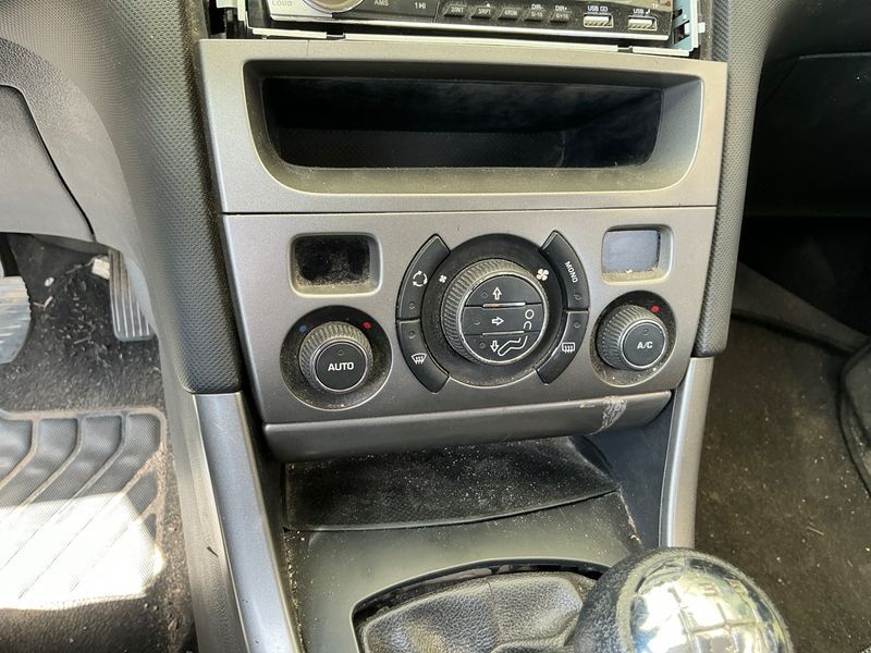 Peugeot 308 1.6 HDi Active 2011 – снимка 26