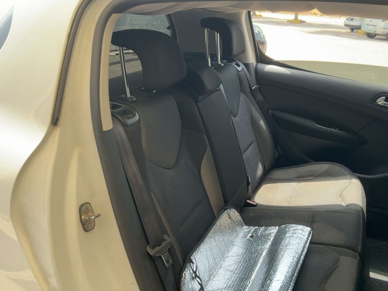 Peugeot 308 1.6 HDi Active 2011 – снимка 19