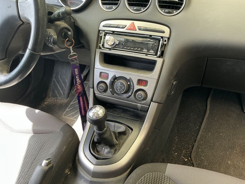 Peugeot 308 1.6 HDi Active 2011 – снимка 29
