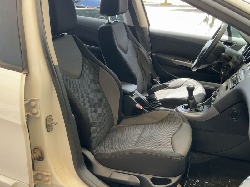 Peugeot 308 1.6 HDi Active 2011 – снимка 16