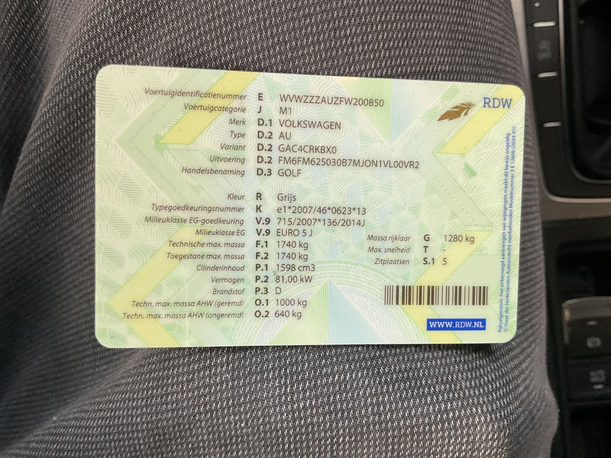 Volkswagen Golf VII 1.6 TDI Comfortline BlueMotion