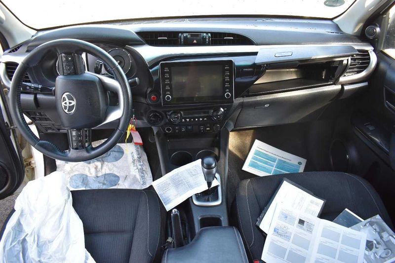 Toyota Hilux 2.4 D-4D Double Cab Comfort 4x4 — zdjęcie 6