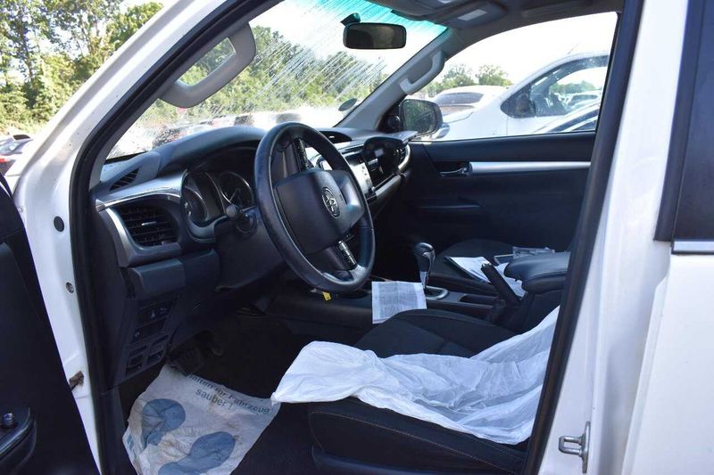 Toyota Hilux 2.4 D-4D Double Cab Comfort 4x4 — zdjęcie 5