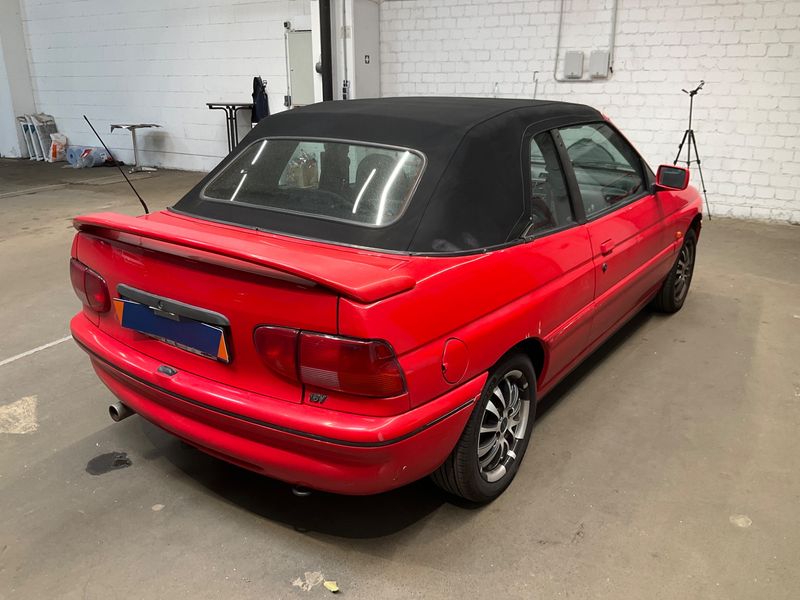 Ford Escort 1.8 XR3i — zdjęcie 2