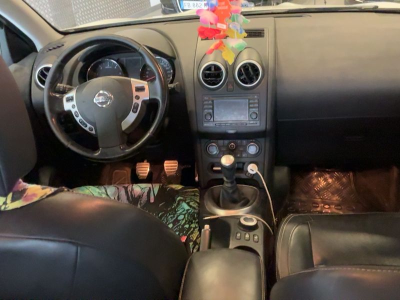 Nissan Qashqai 1.6 dCi Tekna 4x4 2012 – снимка 17
