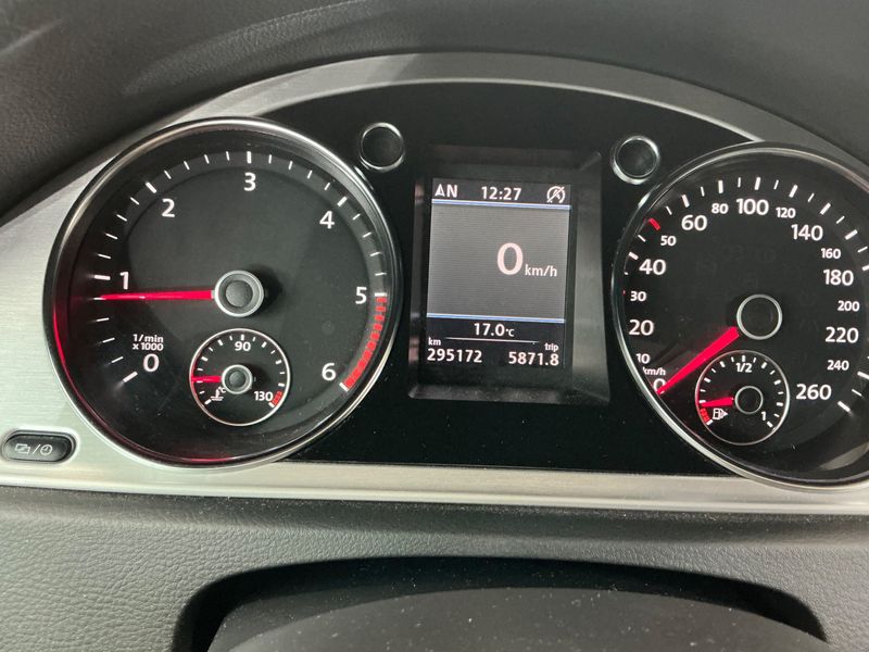 Volkswagen Passat 2.0 TDI Highline BlueTDI — zdjęcie 13
