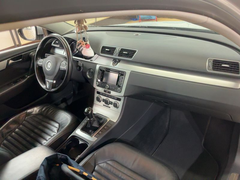 Volkswagen Passat 2.0 TDI Highline BlueTDI — zdjęcie 12