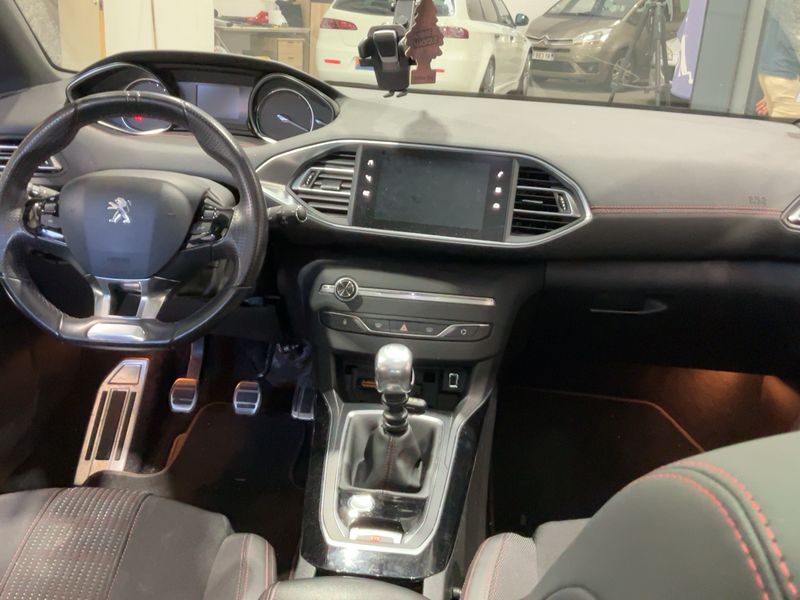 Peugeot 308 1.2 e-THP GT Line — zdjęcie 12