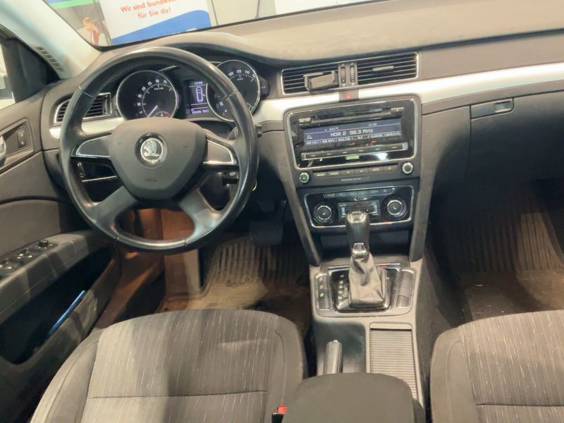 Skoda Superb 2.0 TDI Elegance — zdjęcie 12