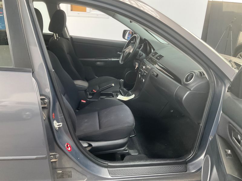 Mazda 3 1.6 Active — zdjęcie 3
