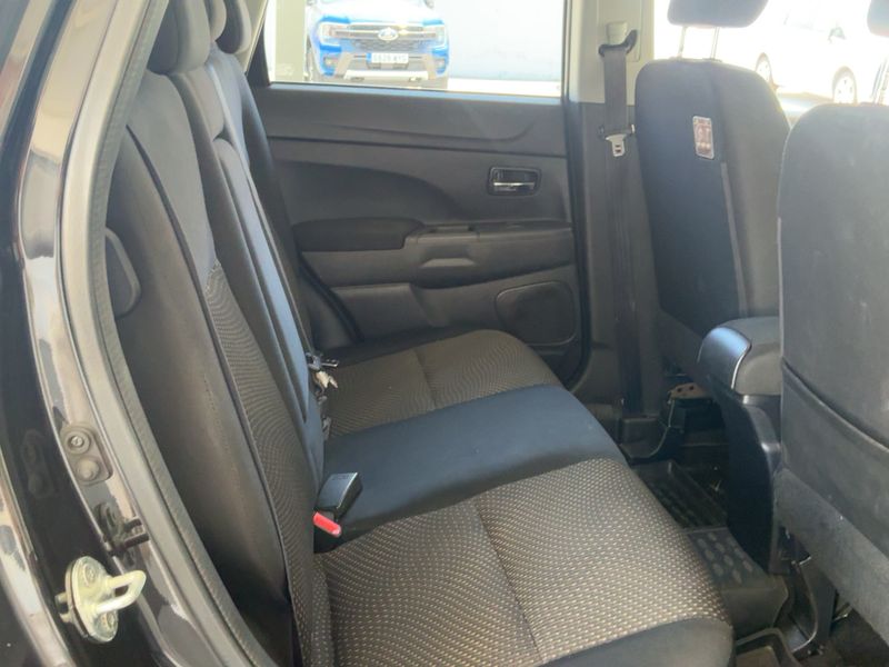Mitsubishi ASX 1.8 DI-D Motion 2WD — zdjęcie 14
