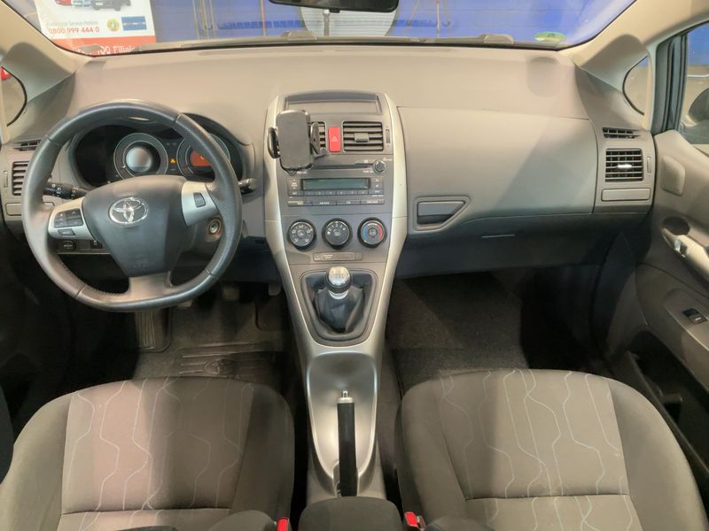 Toyota Auris 1.6 Life — zdjęcie 12
