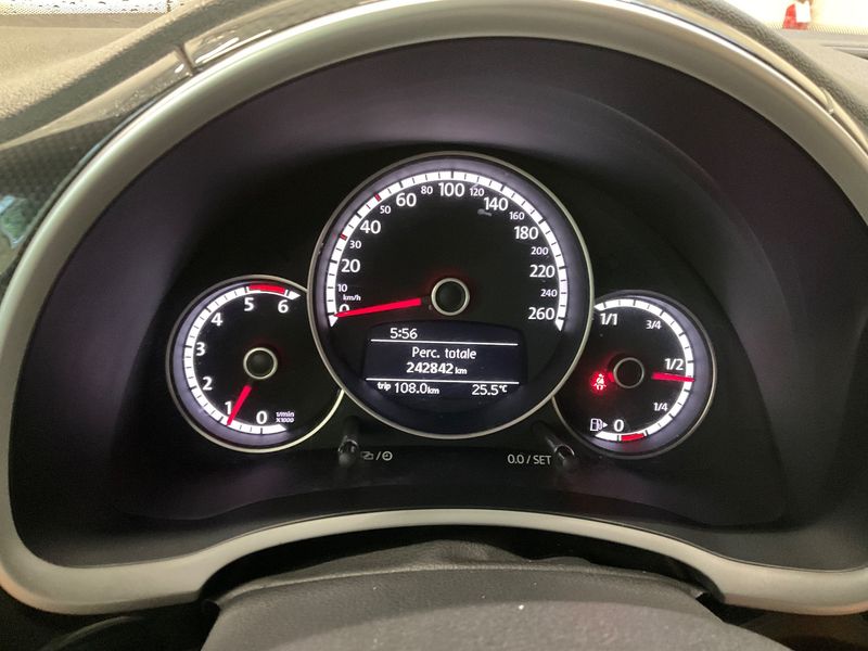 Volkswagen Beetle 2.0 TDI Sport BlueMotion Tech — zdjęcie 13
