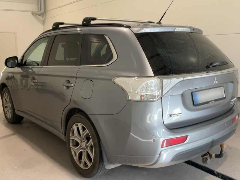 Mitsubishi Outlander 2.0 PHEV PHEV Basis 4WD — zdjęcie 3
