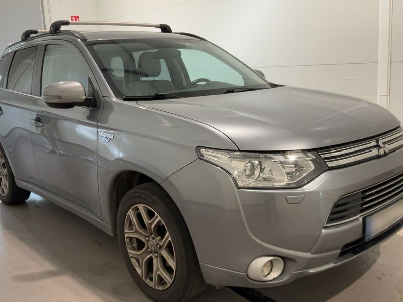 Mitsubishi Outlander 2.0 PHEV PHEV Basis 4WD — zdjęcie 8