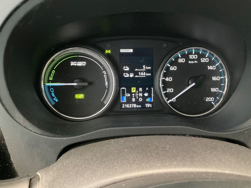 Mitsubishi Outlander 2.0 PHEV PHEV Basis 4WD — zdjęcie 13