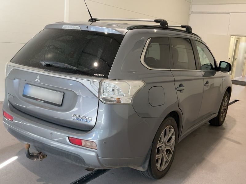 Mitsubishi Outlander 2.0 PHEV PHEV Basis 4WD — zdjęcie 6