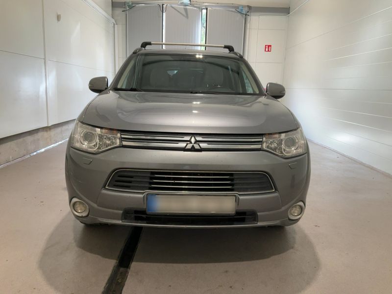 Mitsubishi Outlander 2.0 PHEV PHEV Basis 4WD — zdjęcie 9