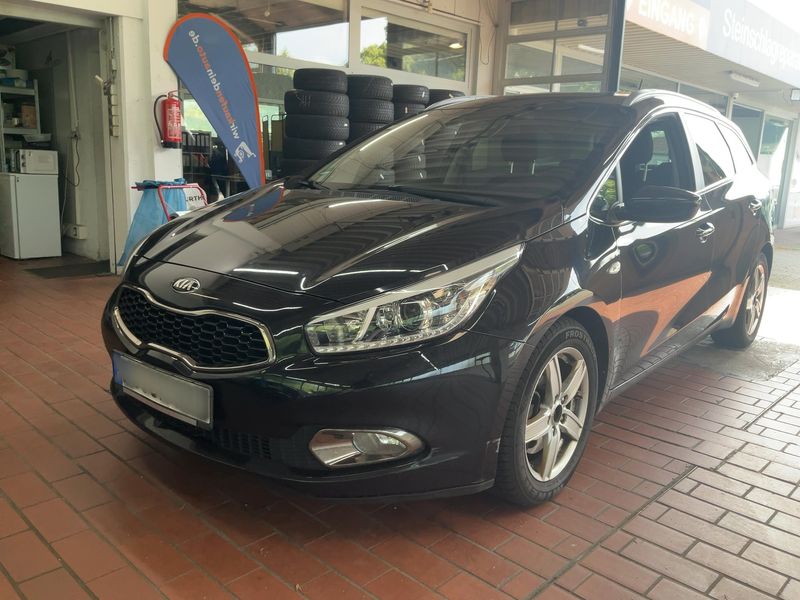 Kia cee'd 1.6 CRDi Dream Team 2015 – снимка 2