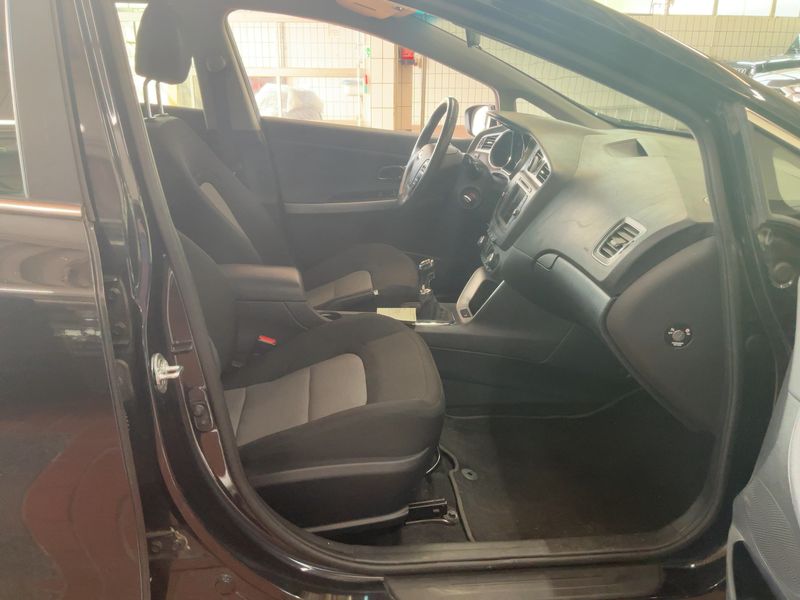 Kia cee'd 1.6 CRDi Dream Team 2015 – снимка 16