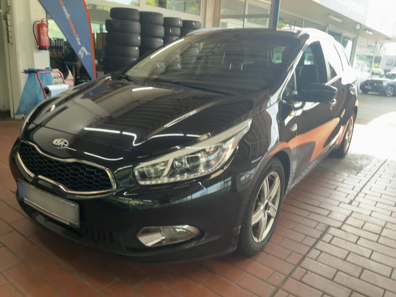Kia cee'd 1.6 CRDi Dream Team 2015 – снимка 1