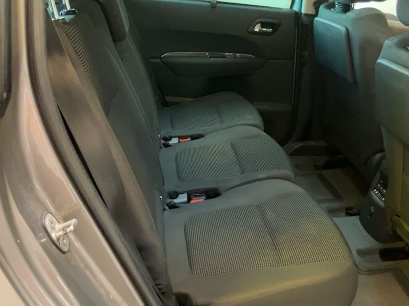 Peugeot 5008 1.6 HDi Allure — zdjęcie 14