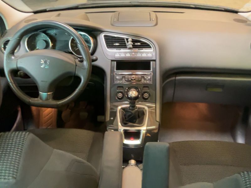 Peugeot 5008 1.6 HDi Allure — zdjęcie 12
