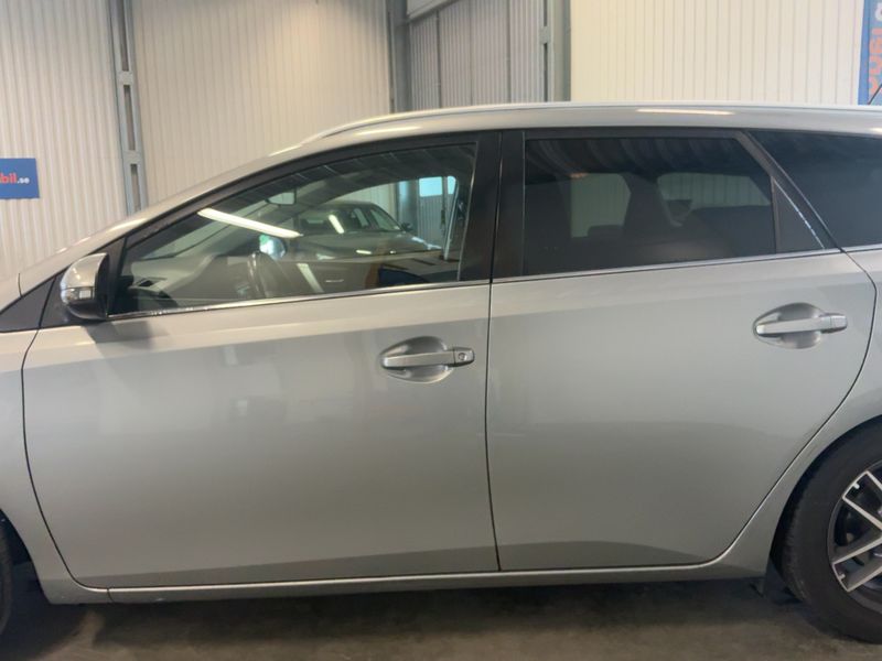 Toyota Auris Touring Sports 1.6 Comfort — zdjęcie 4