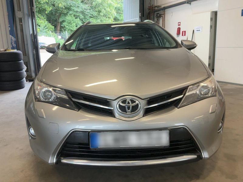 Toyota Auris Touring Sports 1.6 Comfort — zdjęcie 9