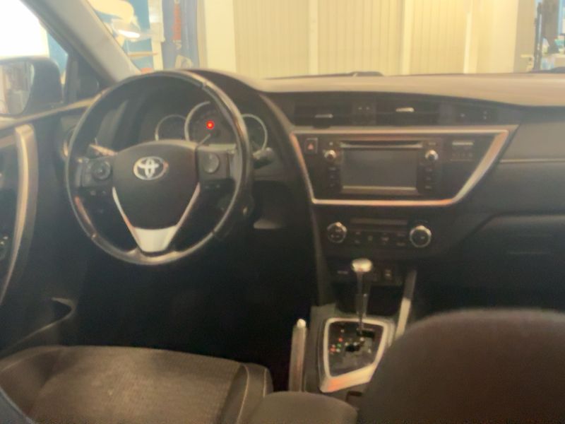 Toyota Auris Touring Sports 1.6 Comfort — zdjęcie 12