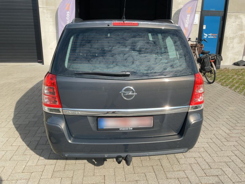Opel Zafira 1.6 Family Plus — zdjęcie 5