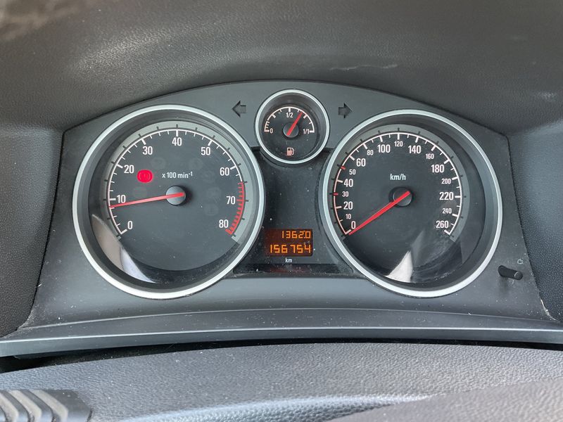 Opel Zafira 1.6 Family Plus — zdjęcie 13