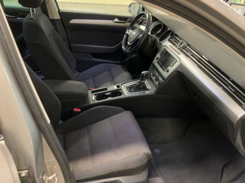 Volkswagen Passat 2.0 TDI Comfortline BlueMotion Tech 2017 – снимка 16