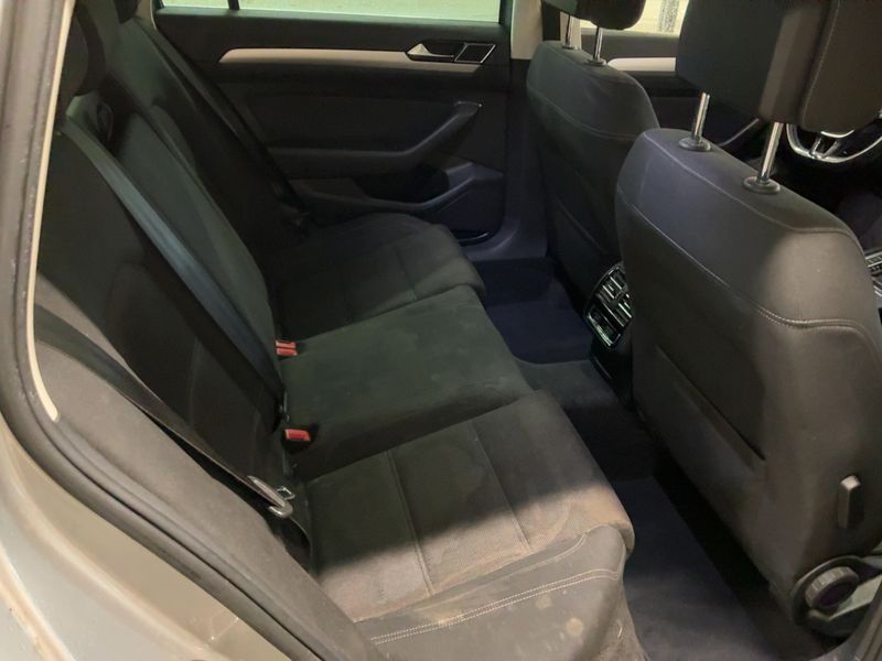 Volkswagen Passat 2.0 TDI Comfortline BlueMotion Tech 2017 – снимка 19