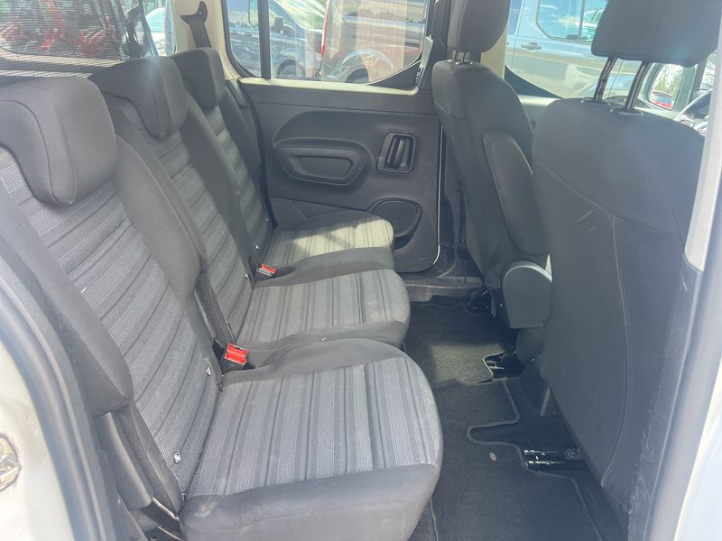 Opel Combo Life 1.5 CDTI Edition — zdjęcie 14
