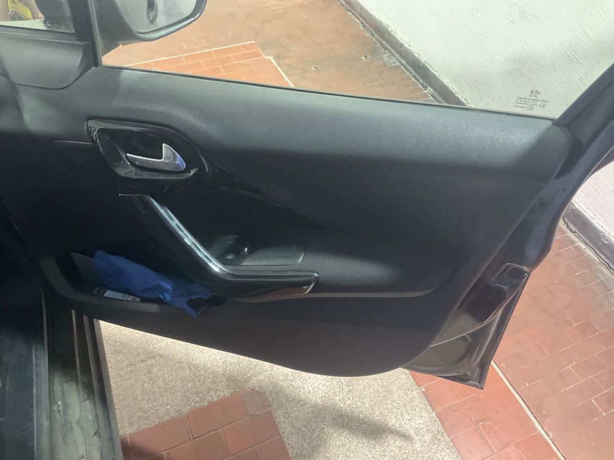 Peugeot 208 2017 — photo 10