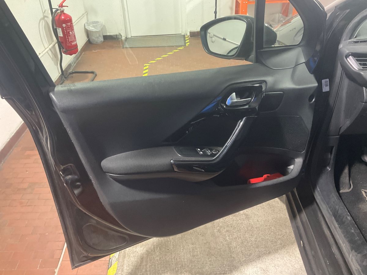 Peugeot 208 2017 — photo 8