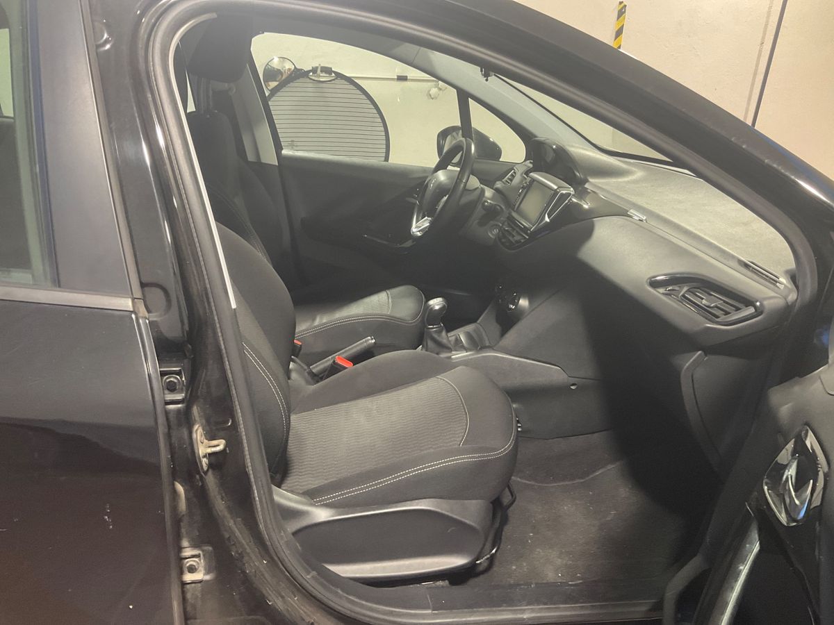 Peugeot 208 2017 — photo 4