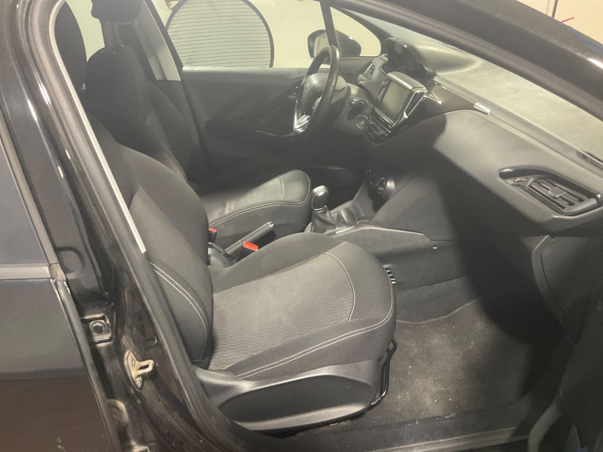 Peugeot 208 2017 — photo 3