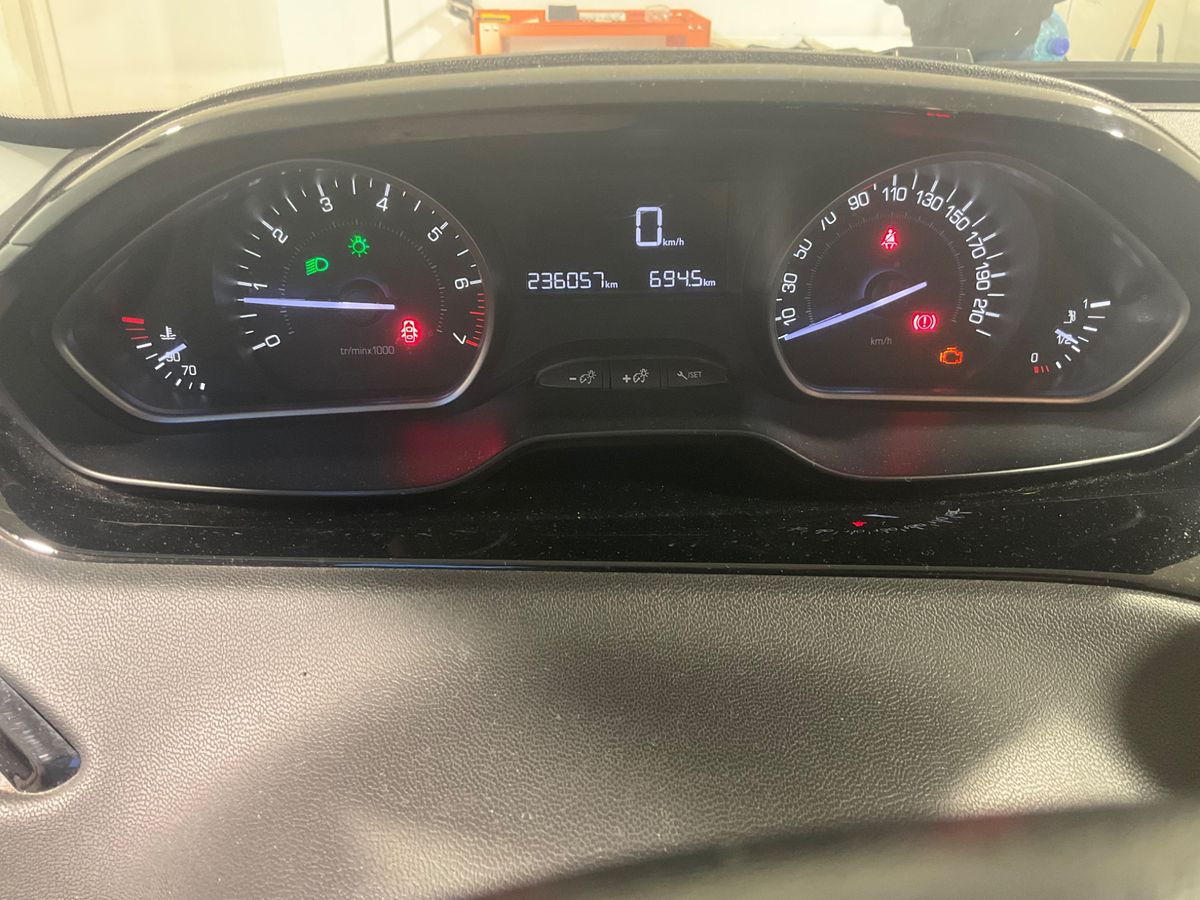 Peugeot 208 2017 — photo 5